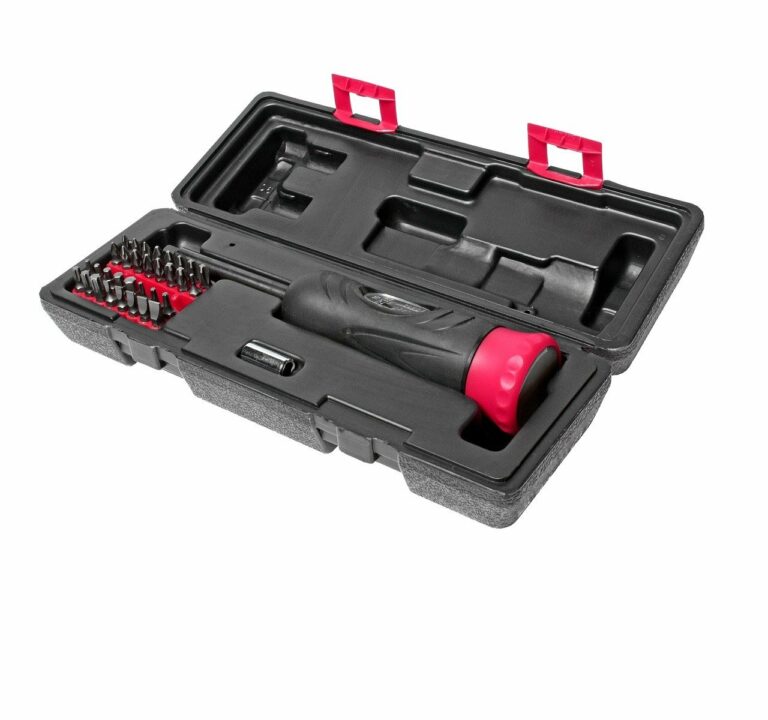 Отвертка динамометрическая 1/4" с набором бит и адаптеров